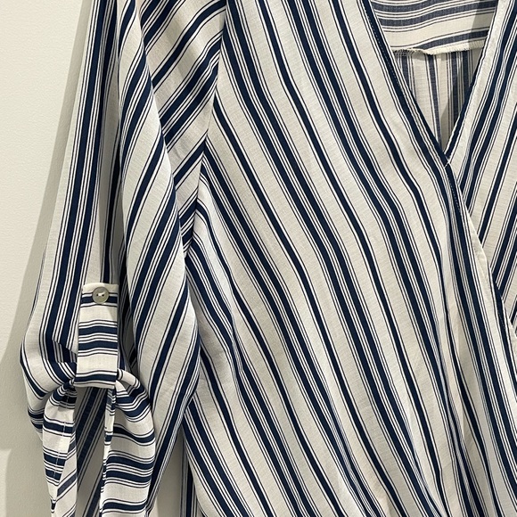 West Kei Blue Stripes White Blouse size Med - Picture 2 of 7
